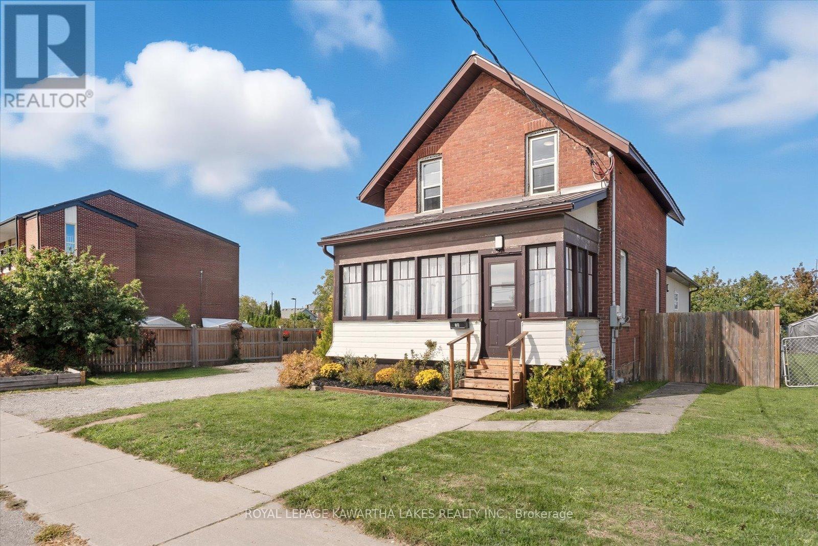 18 Mary Street W, Kawartha Lakes (Lindsay), Ontario  K9V 2N4 - Photo 2 - X12531882