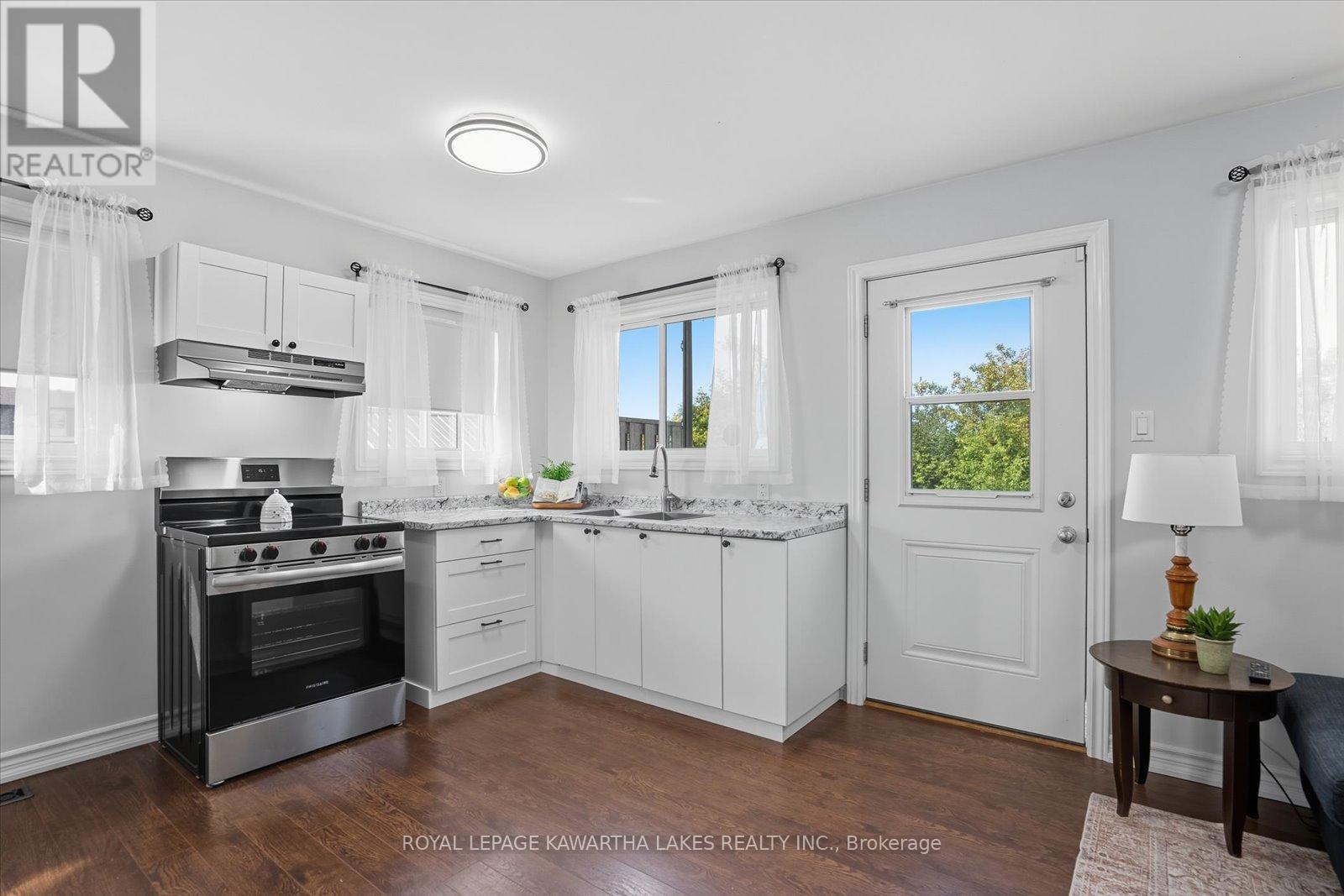 18 Mary Street W, Kawartha Lakes (Lindsay), Ontario  K9V 2N4 - Photo 28 - X12531882