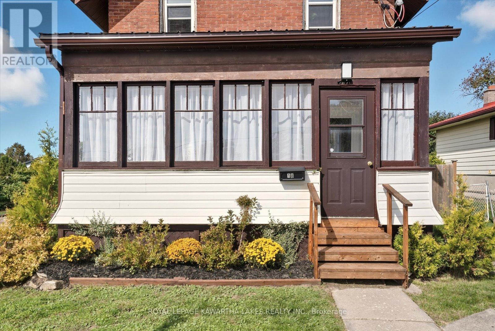 18 Mary Street W, Kawartha Lakes (Lindsay), Ontario  K9V 2N4 - Photo 4 - X12531882