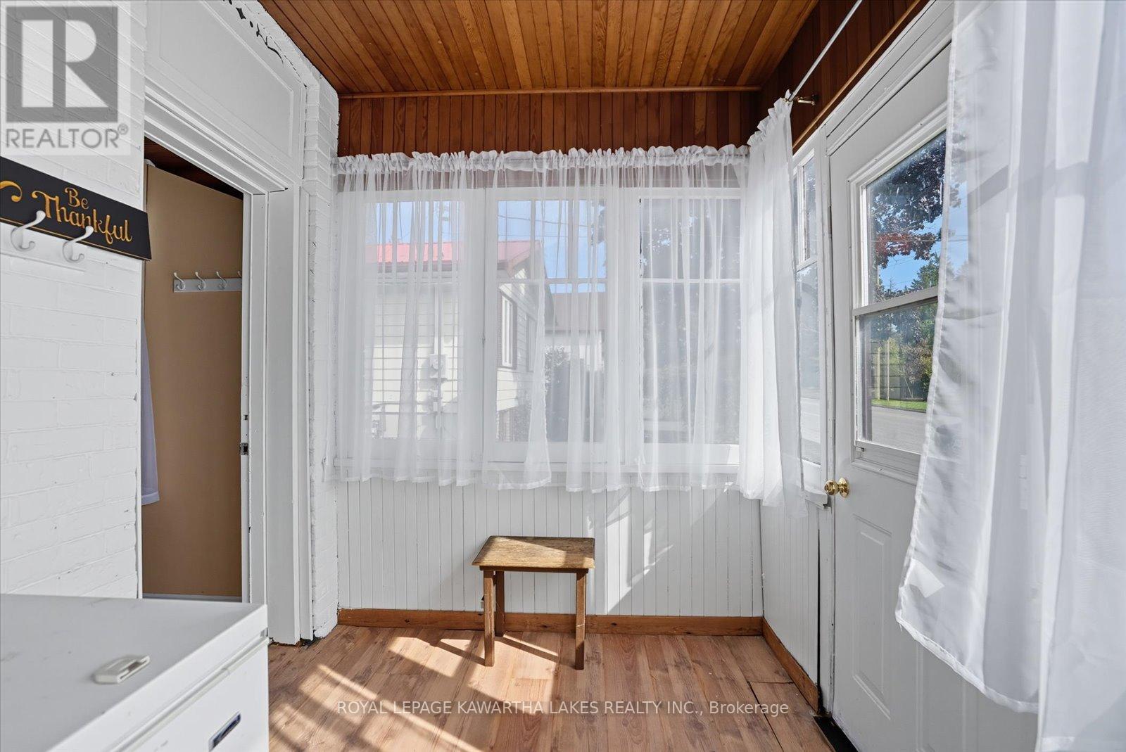 18 Mary Street W, Kawartha Lakes (Lindsay), Ontario  K9V 2N4 - Photo 6 - X12531882