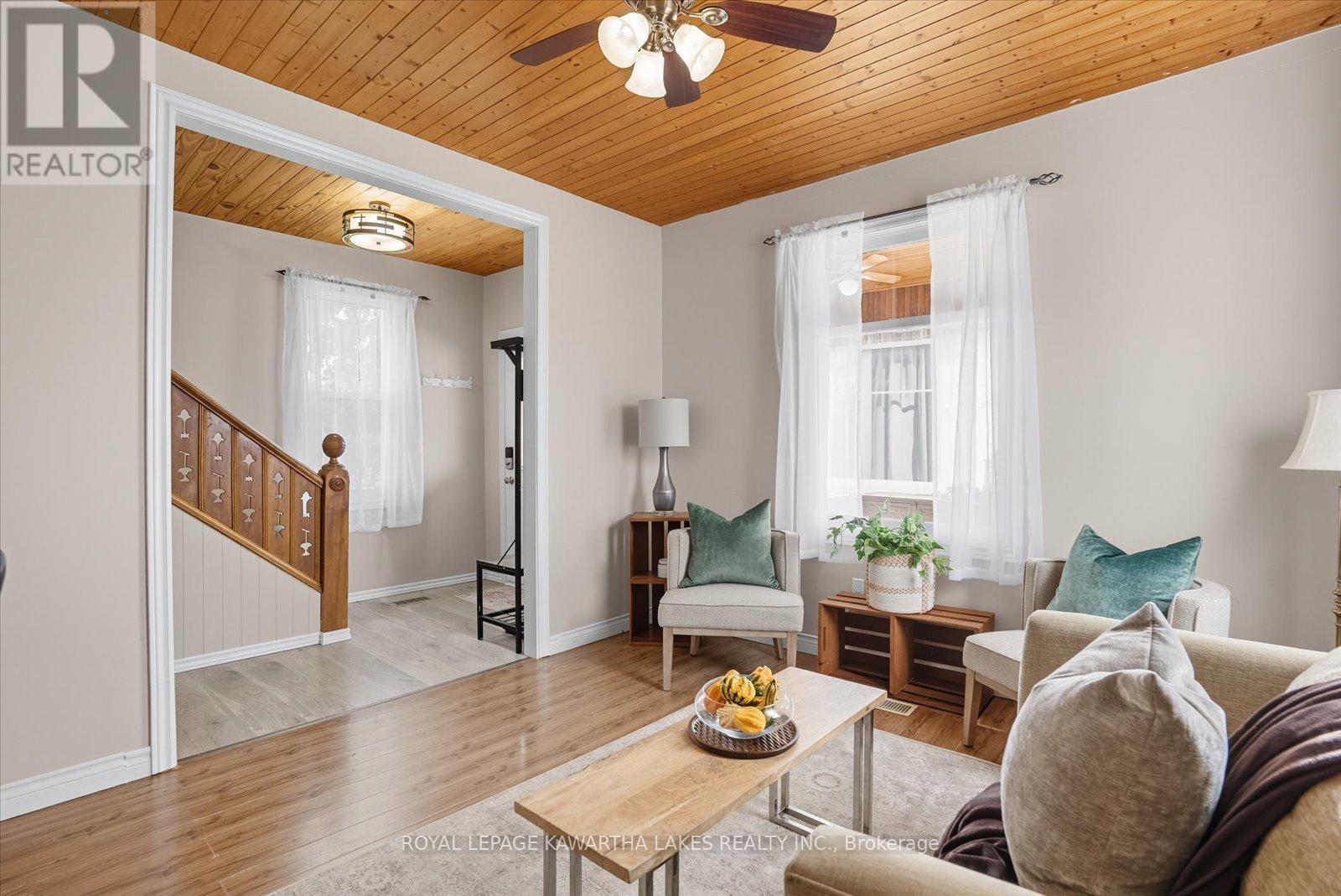 18 Mary Street W, Kawartha Lakes (Lindsay), Ontario  K9V 2N4 - Photo 8 - X12531882