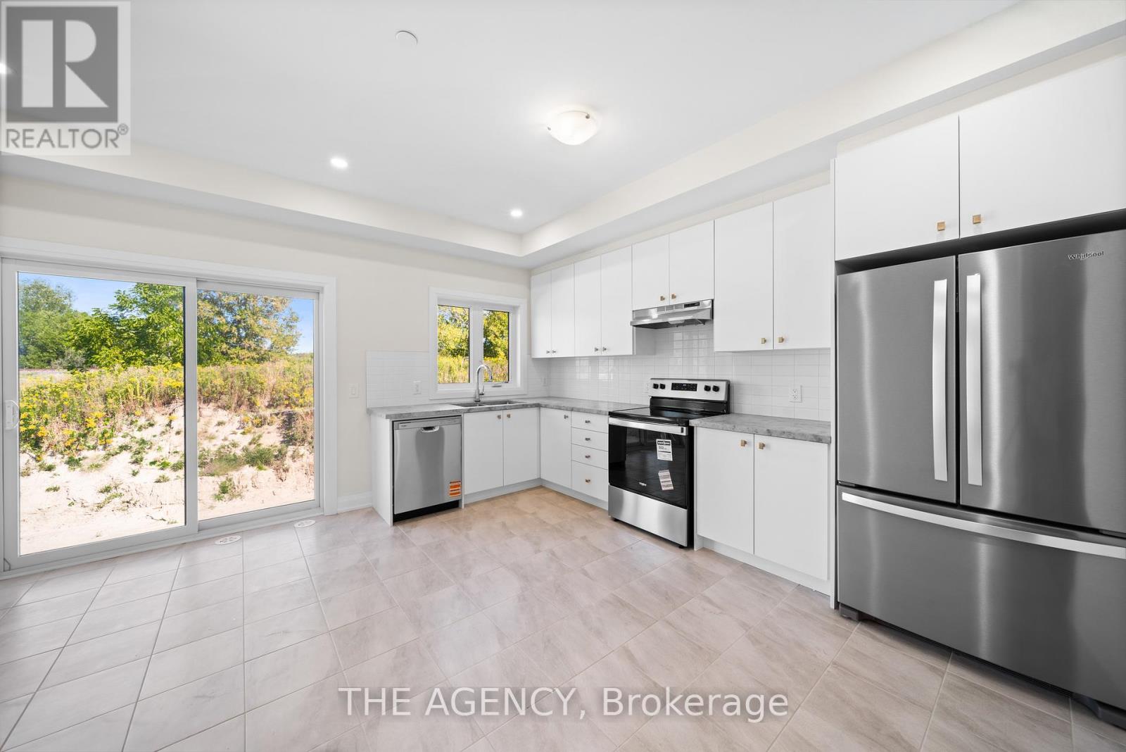 25 - 22 Marret Lane, Clarington (Newcastle), Ontario  L1B 1J2 - Photo 2 - E12532194