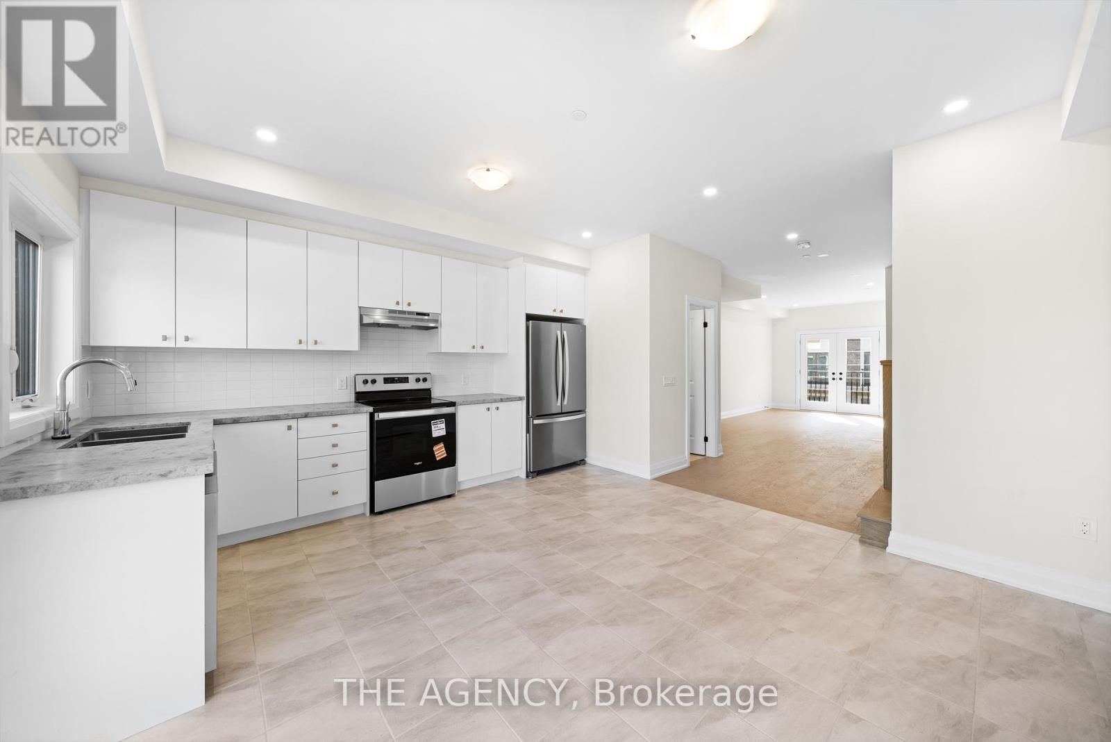 25 - 22 Marret Lane, Clarington (Newcastle), Ontario  L1B 1J2 - Photo 3 - E12532194