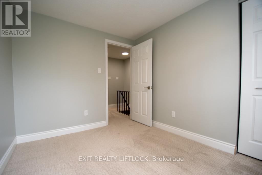12 - 740 Chamberlain Street, Peterborough (Otonabee Ward 1), Ontario  K9J 4M3 - Photo 22 - X12532252