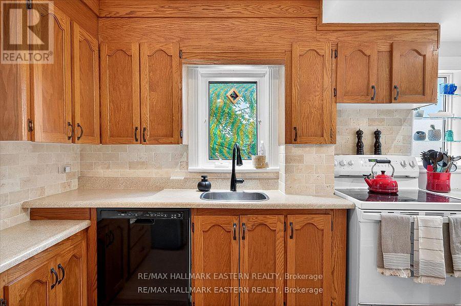 14 Alexander Avenue, Peterborough (Monaghan Ward 2), Ontario  K9J 6B4 - Photo 7 - X12532440