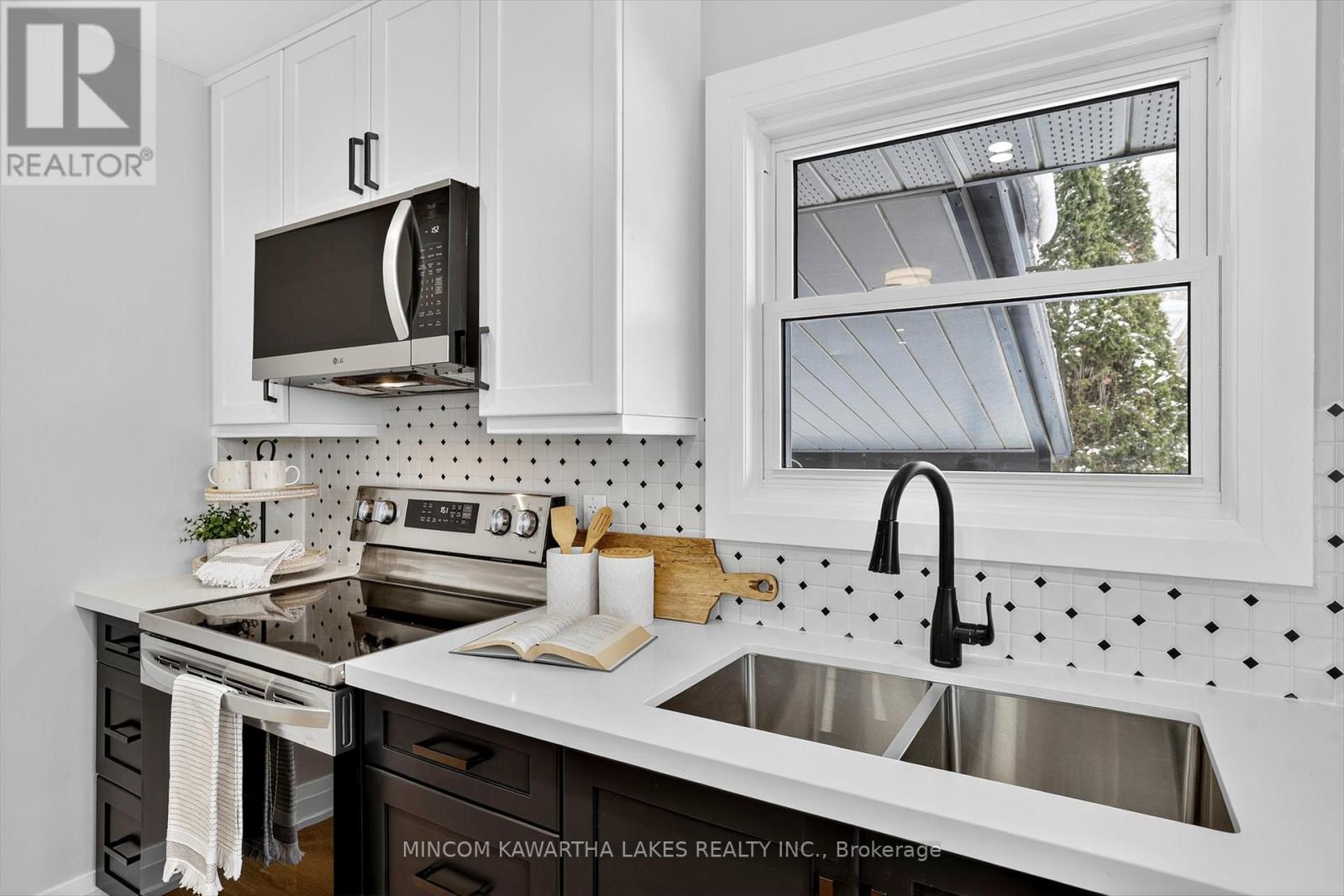 152 Langton Street, Peterborough (Northcrest Ward 5), Ontario  K9H 6K2 - Photo 12 - X12532646