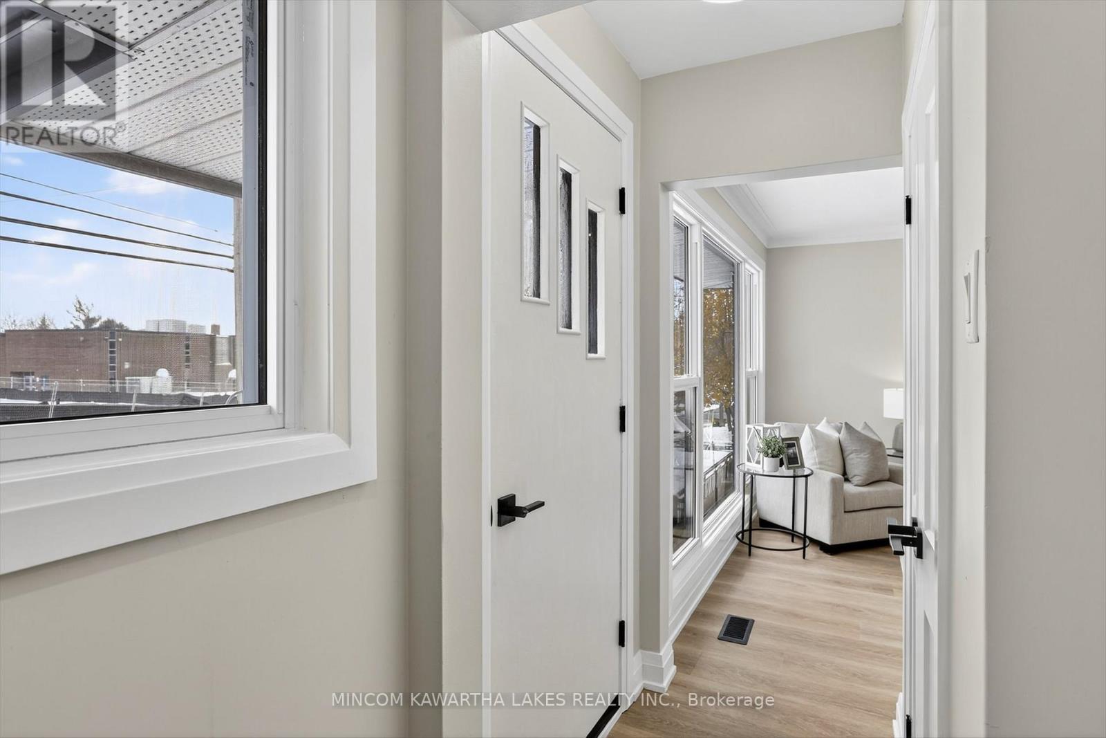 152 Langton Street, Peterborough (Northcrest Ward 5), Ontario  K9H 6K2 - Photo 4 - X12532646