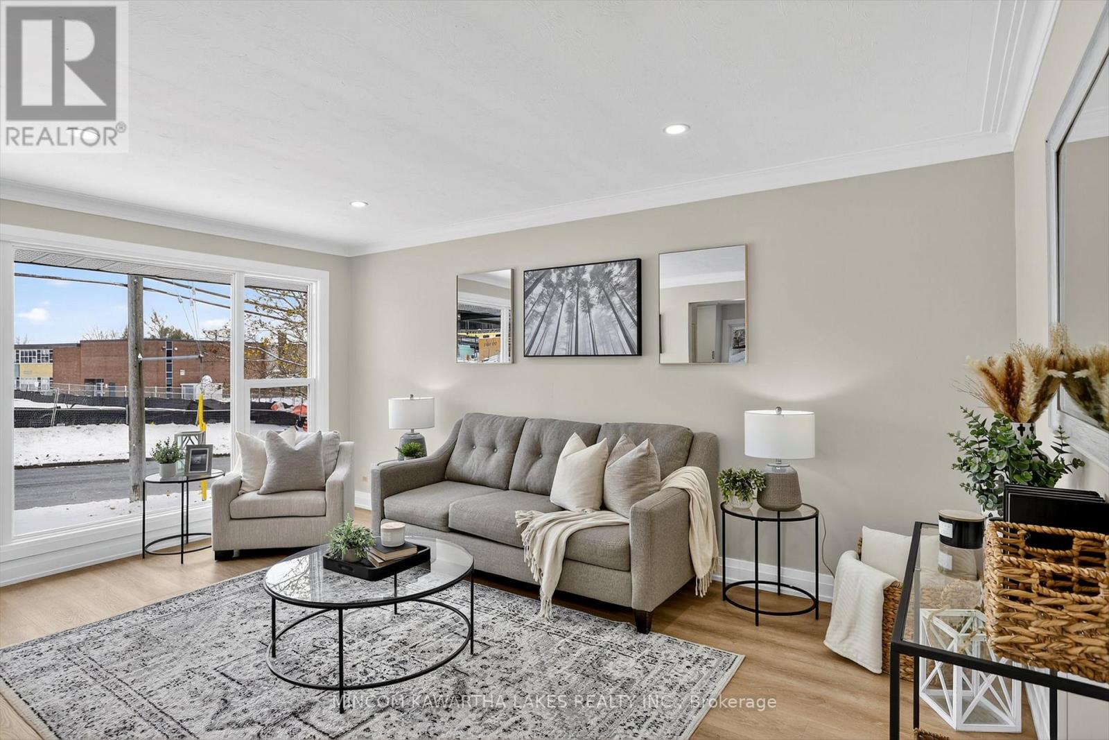 152 Langton Street, Peterborough (Northcrest Ward 5), Ontario  K9H 6K2 - Photo 5 - X12532646