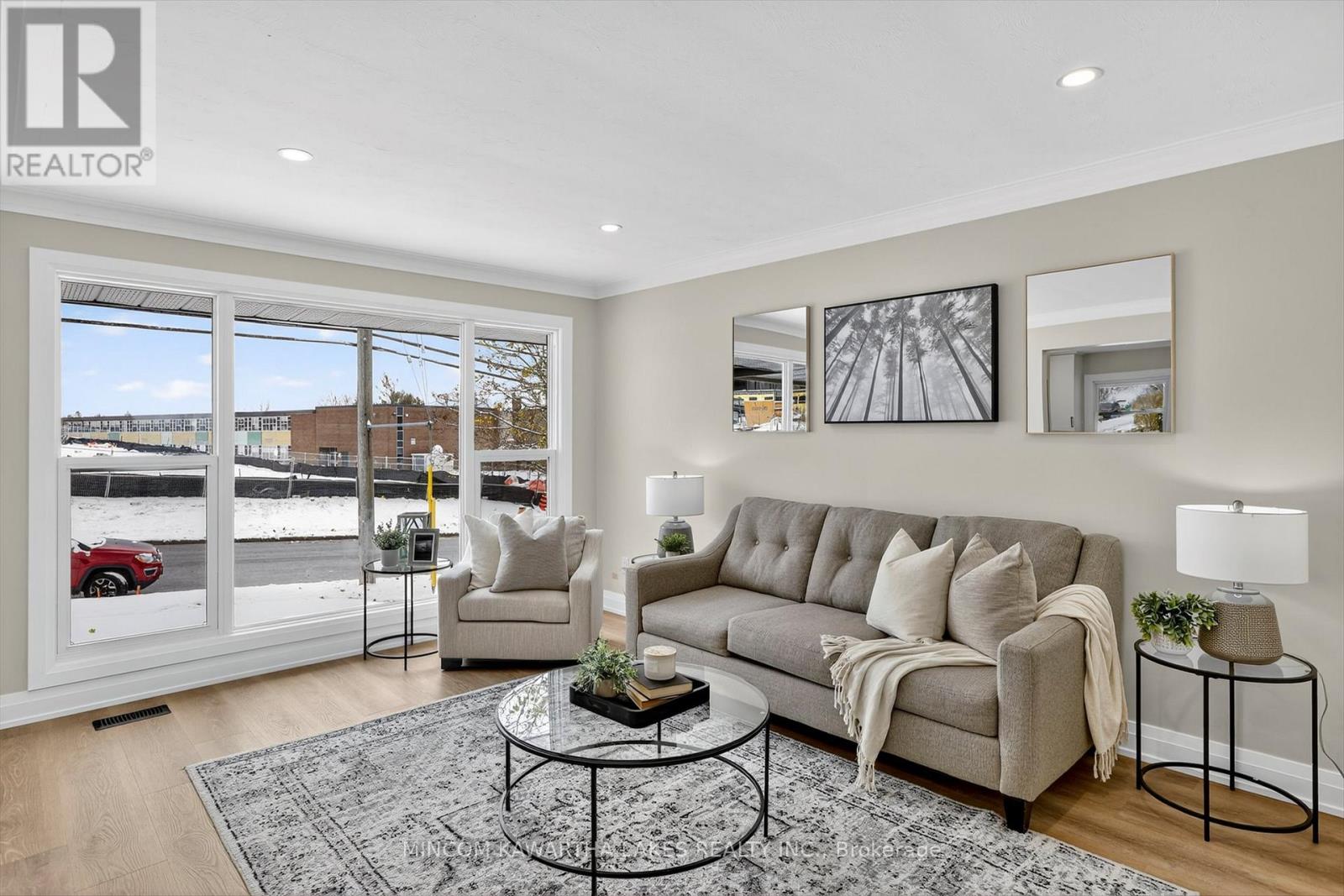 152 Langton Street, Peterborough (Northcrest Ward 5), Ontario  K9H 6K2 - Photo 6 - X12532646