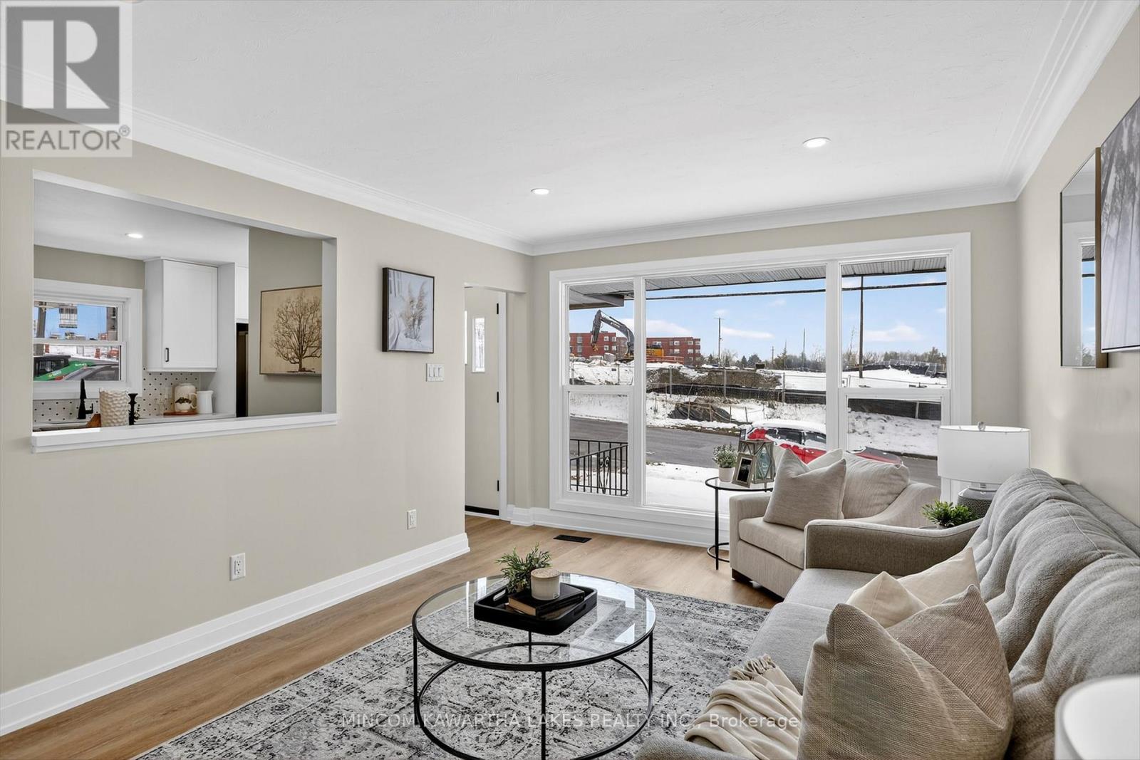 152 Langton Street, Peterborough (Northcrest Ward 5), Ontario  K9H 6K2 - Photo 7 - X12532646