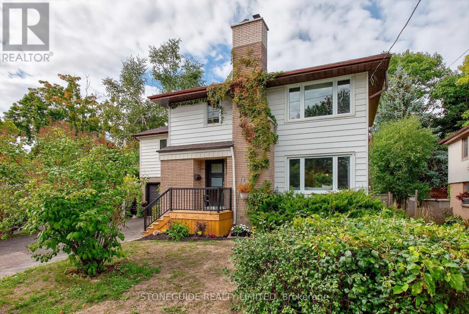 754 Hopkins Avenue, Peterborough (Town Ward 3), Ontario  K9J 4Y5 - Photo 2 - X12533000