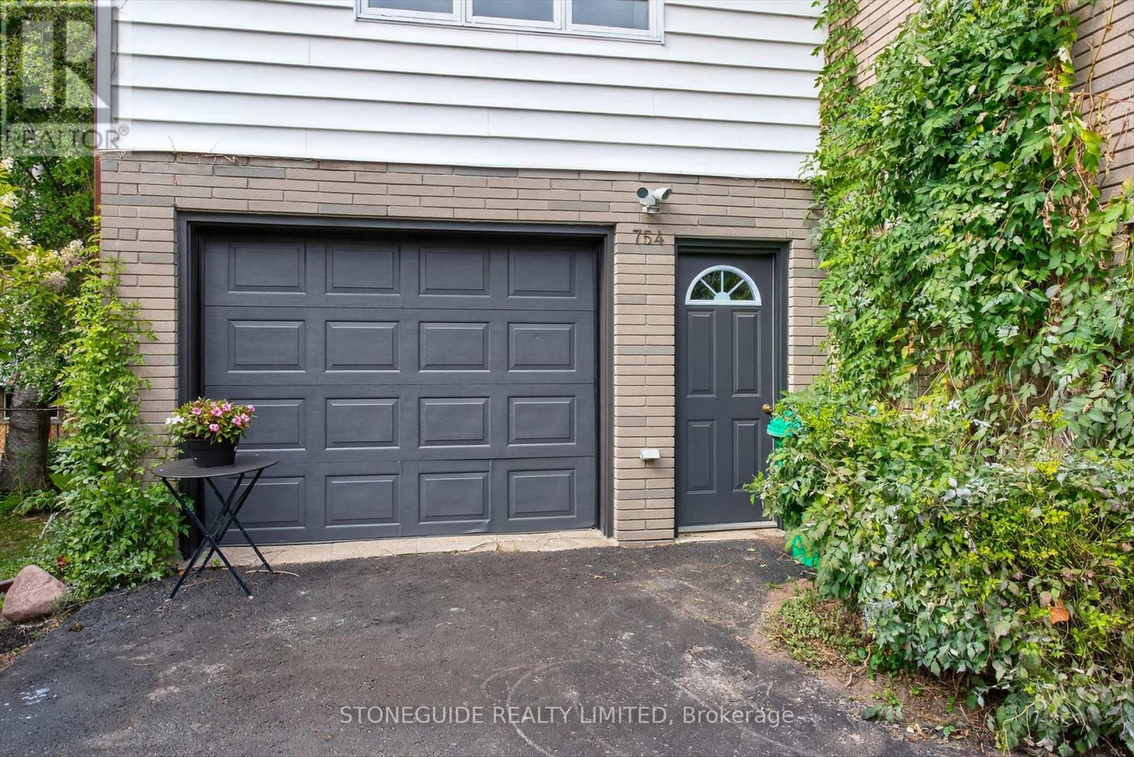 754 Hopkins Avenue, Peterborough (Town Ward 3), Ontario  K9J 4Y5 - Photo 37 - X12533000