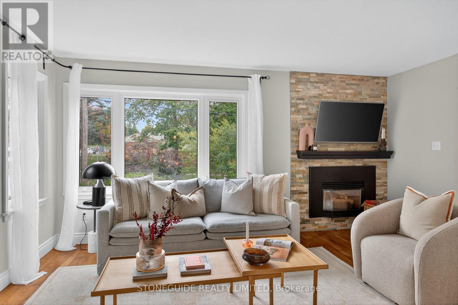 754 Hopkins Avenue, Peterborough (Town Ward 3), Ontario  K9J 4Y5 - Photo 7 - X12533000