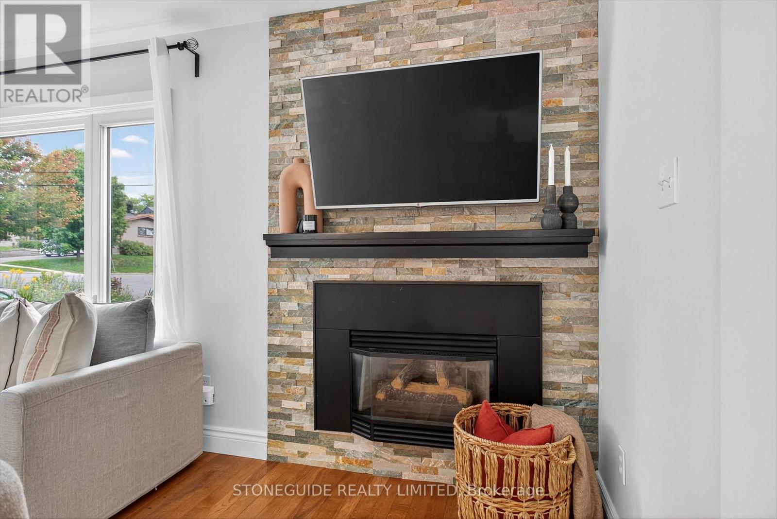 754 Hopkins Avenue, Peterborough (Town Ward 3), Ontario  K9J 4Y5 - Photo 9 - X12533000