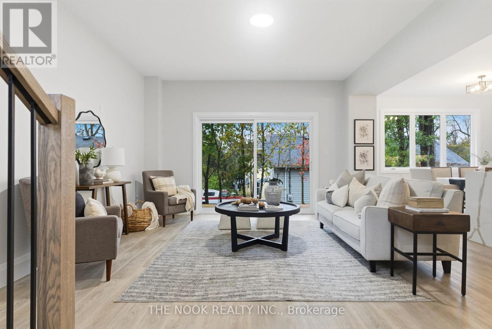 50 Russell Street E, Kawartha Lakes (Lindsay), Ontario  K9V 2A6 - Photo 10 - X12533052