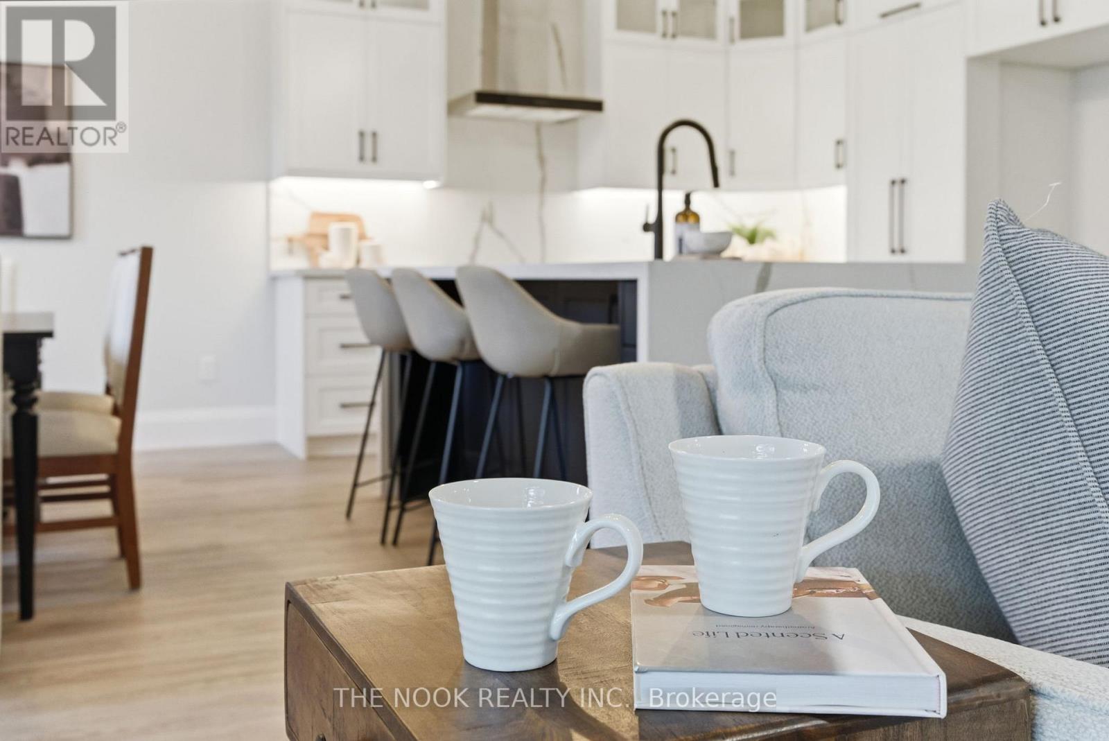 50 Russell Street E, Kawartha Lakes (Lindsay), Ontario  K9V 2A6 - Photo 13 - X12533052