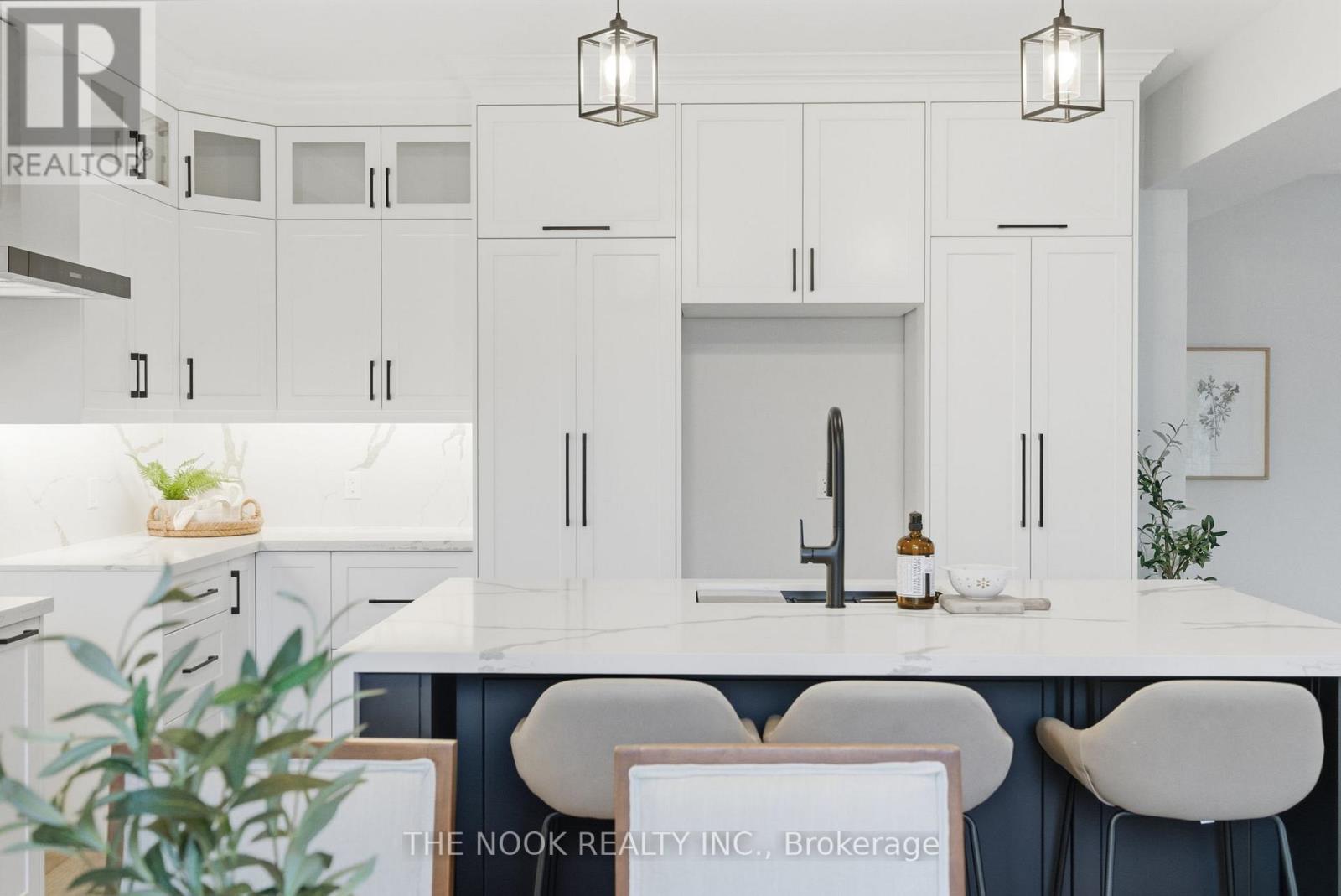 50 Russell Street E, Kawartha Lakes (Lindsay), Ontario  K9V 2A6 - Photo 15 - X12533052