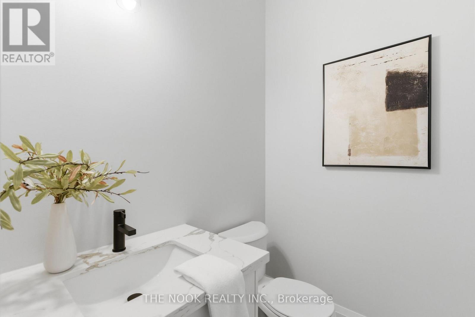 50 Russell Street E, Kawartha Lakes (Lindsay), Ontario  K9V 2A6 - Photo 25 - X12533052