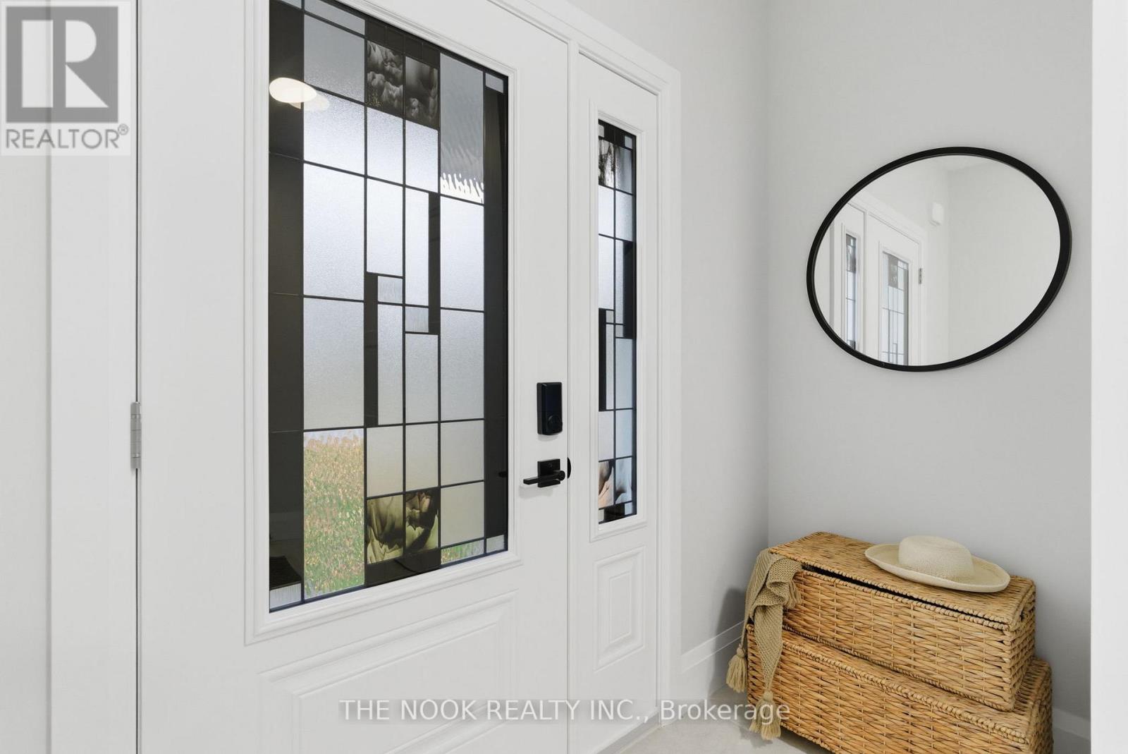 50 Russell Street E, Kawartha Lakes (Lindsay), Ontario  K9V 2A6 - Photo 5 - X12533052