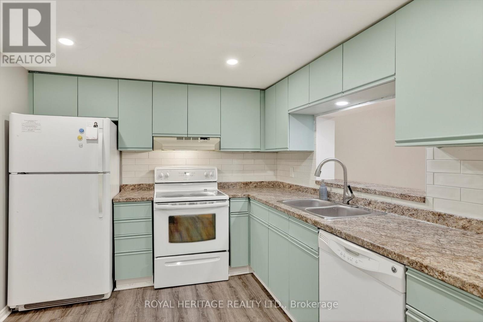 102 - 1 Heritage Way N, Kawartha Lakes (Lindsay), Ontario  K9V 5P9 - Photo 6 - X12532926