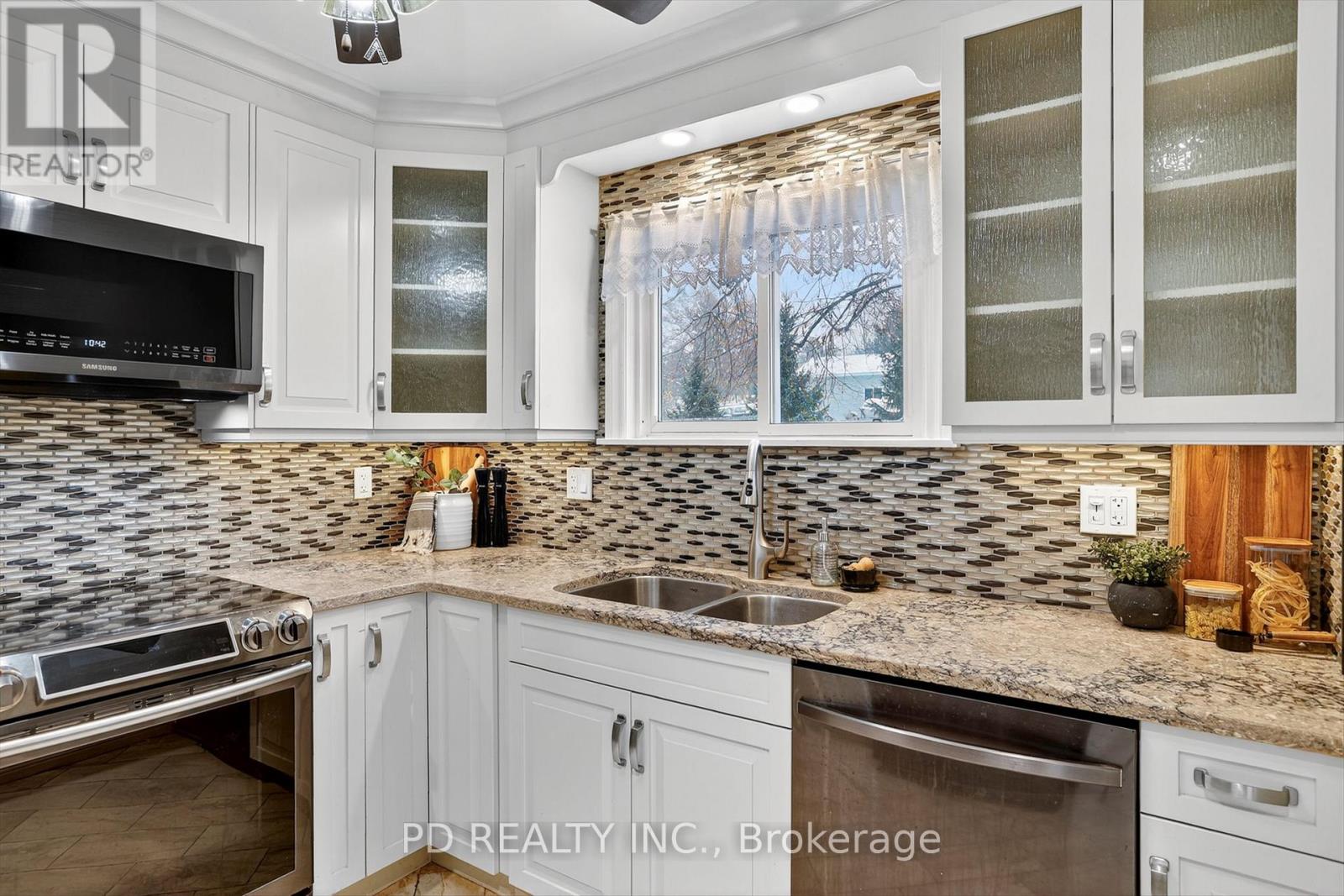 200 Charlore Park Drive, Kawartha Lakes (Omemee), Ontario  K0L 2W0 - Photo 11 - X12534030