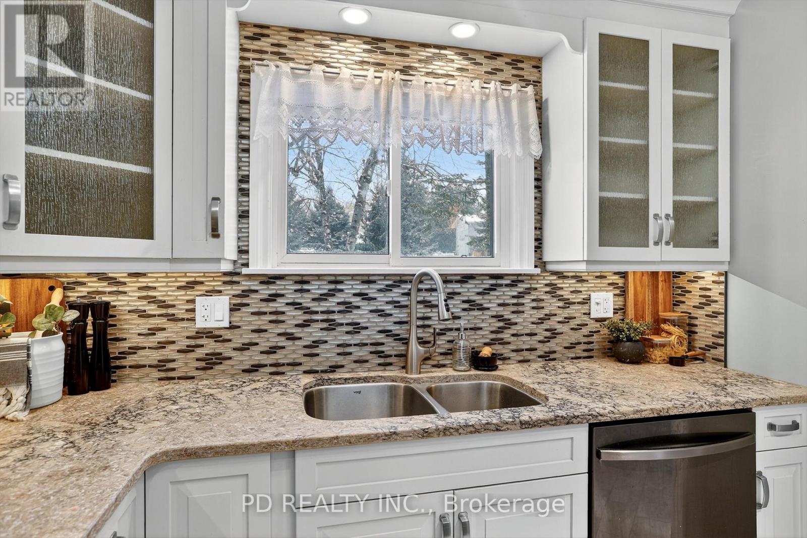 200 Charlore Park Drive, Kawartha Lakes (Omemee), Ontario  K0L 2W0 - Photo 13 - X12534030