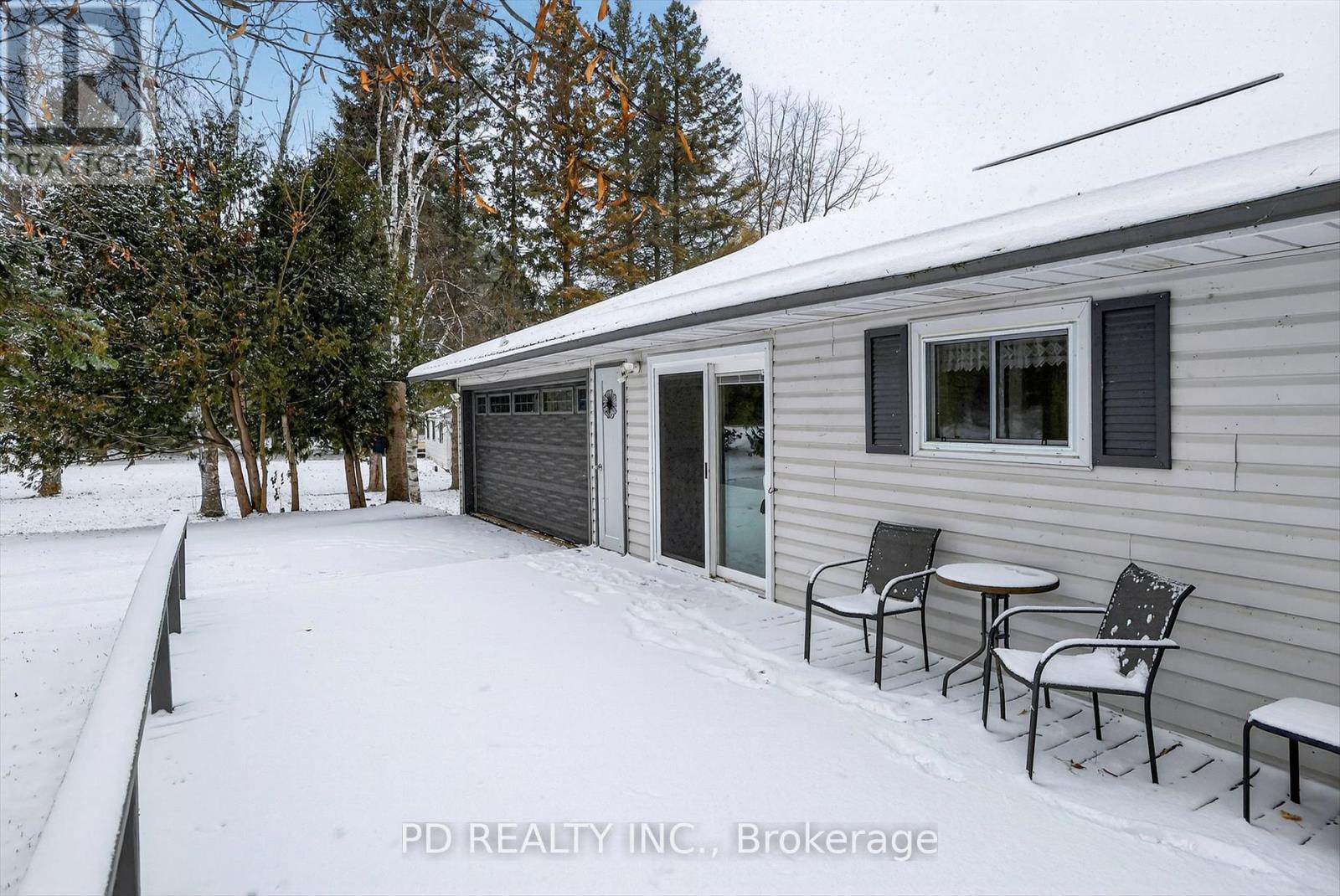 200 Charlore Park Drive, Kawartha Lakes (Omemee), Ontario  K0L 2W0 - Photo 33 - X12534030