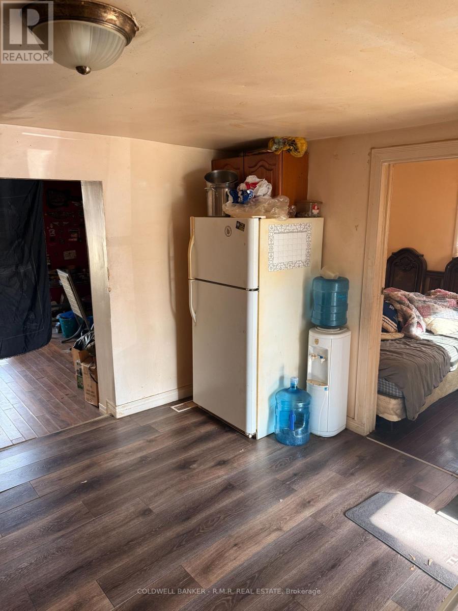 40 Queen Street, Kawartha Lakes (Lindsay), Ontario  K9V 1S4 - Photo 5 - X12534280