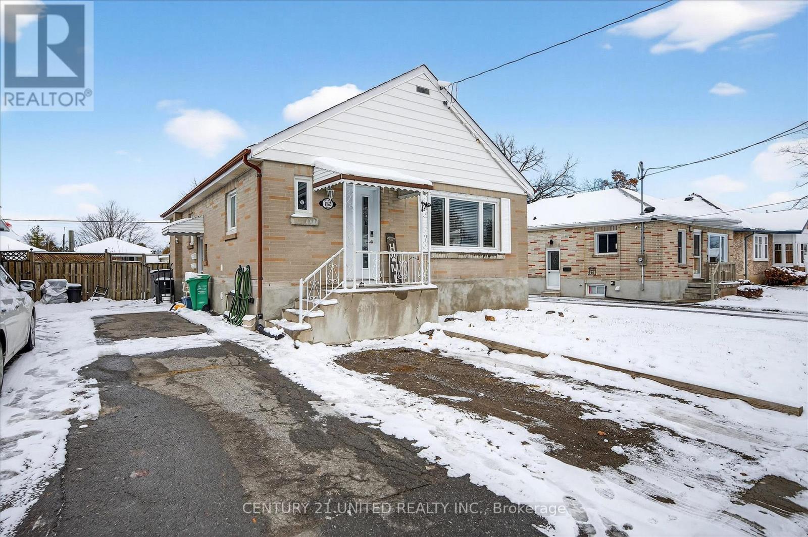 762 Cameron Street, Peterborough (Otonabee Ward 1), Ontario  K9J 3Z8 - Photo 3 - X12536180