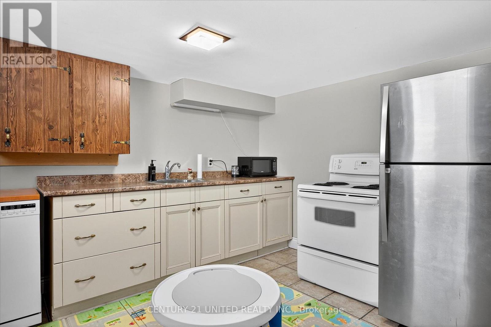 762 Cameron Street, Peterborough (Otonabee Ward 1), Ontario  K9J 3Z8 - Photo 33 - X12536180