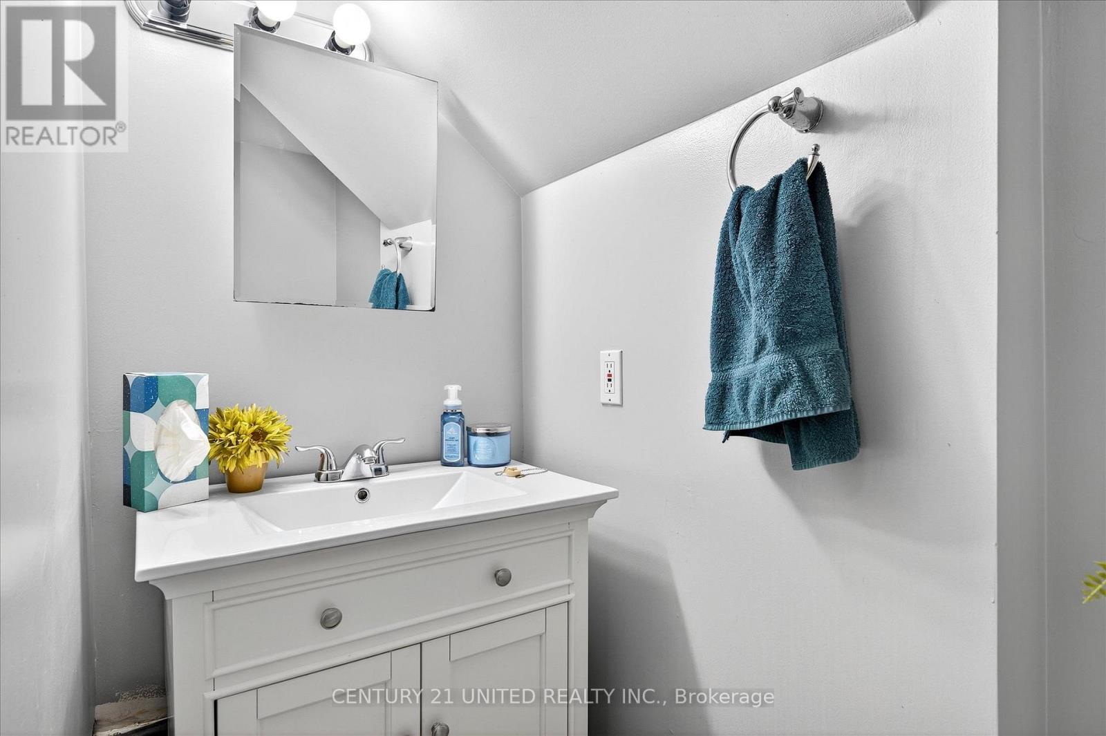 762 Cameron Street, Peterborough (Otonabee Ward 1), Ontario  K9J 3Z8 - Photo 38 - X12536180