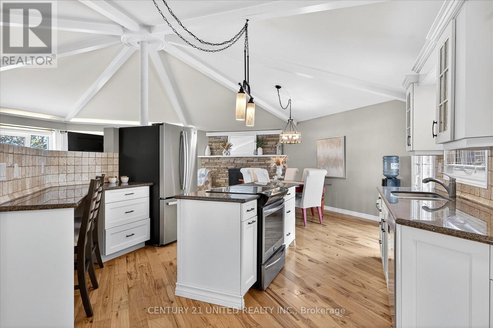 105 Ridgewood Road, Peterborough (Monaghan Ward 2), Ontario  K9J 1P2 - Photo 6 - X12537074