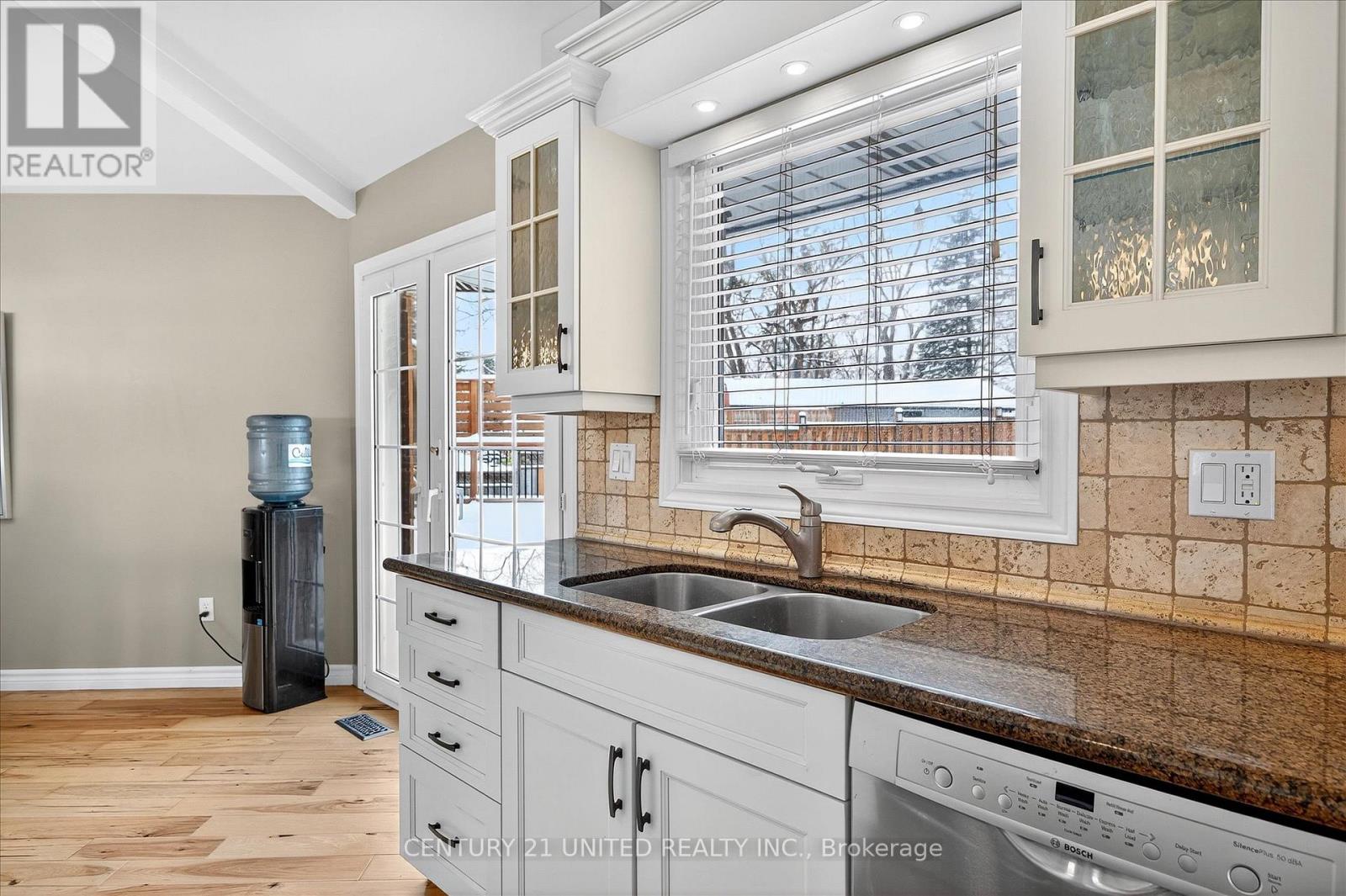 105 Ridgewood Road, Peterborough (Monaghan Ward 2), Ontario  K9J 1P2 - Photo 8 - X12537074