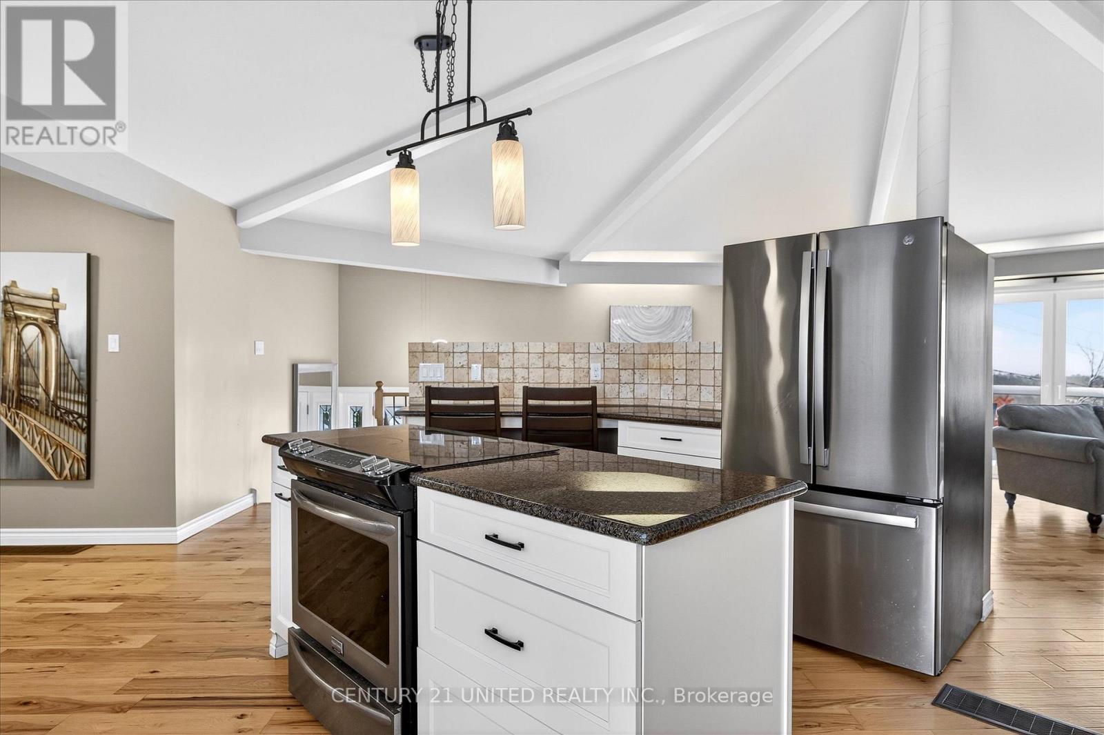 105 Ridgewood Road, Peterborough (Monaghan Ward 2), Ontario  K9J 1P2 - Photo 9 - X12537074