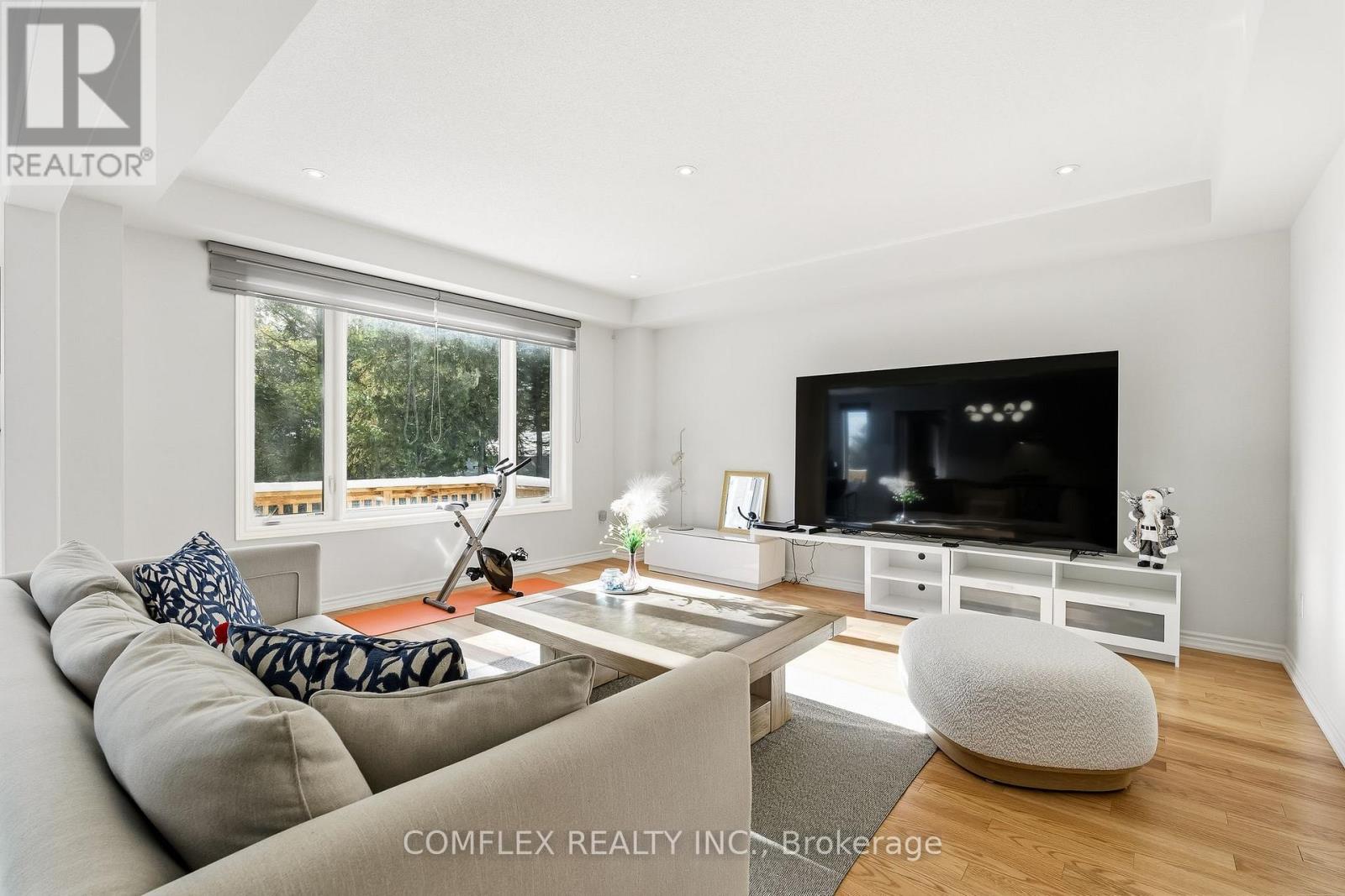 39 Connolly Road, Kawartha Lakes (Lindsay), Ontario  K9V 5H5 - Photo 8 - X12537238