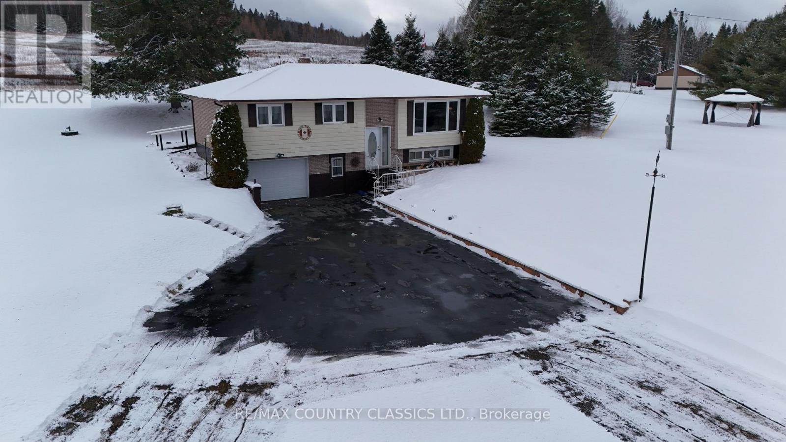 3559 South Baptiste Lake Road, Highlands East (Cardiff Ward), Ontario  K0L 2A0 - Photo 8 - X12537520