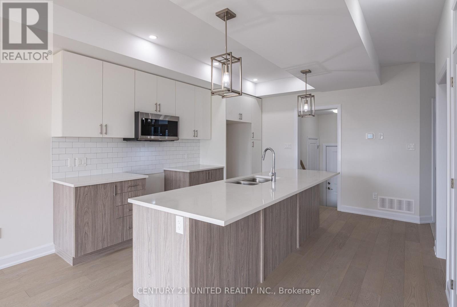 307 Mullighan Gardens, Peterborough (Monaghan Ward 2), Ontario  K9K 0H2 - Photo 3 - X12538198