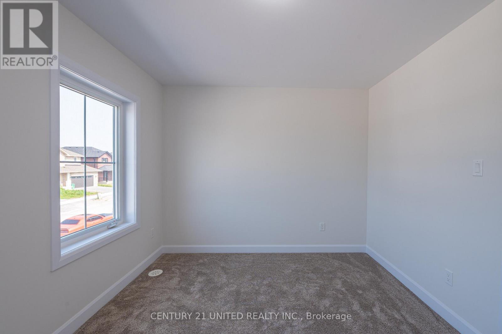 307 Mullighan Gardens, Peterborough (Monaghan Ward 2), Ontario  K9K 0H2 - Photo 9 - X12538198