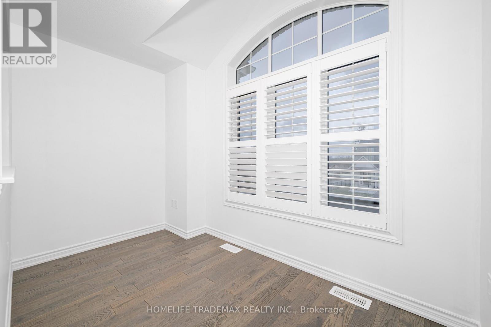 29 Hennessey Crescent, Kawartha Lakes (Lindsay), Ontario  K9V 0P3 - Photo 16 - X12537930