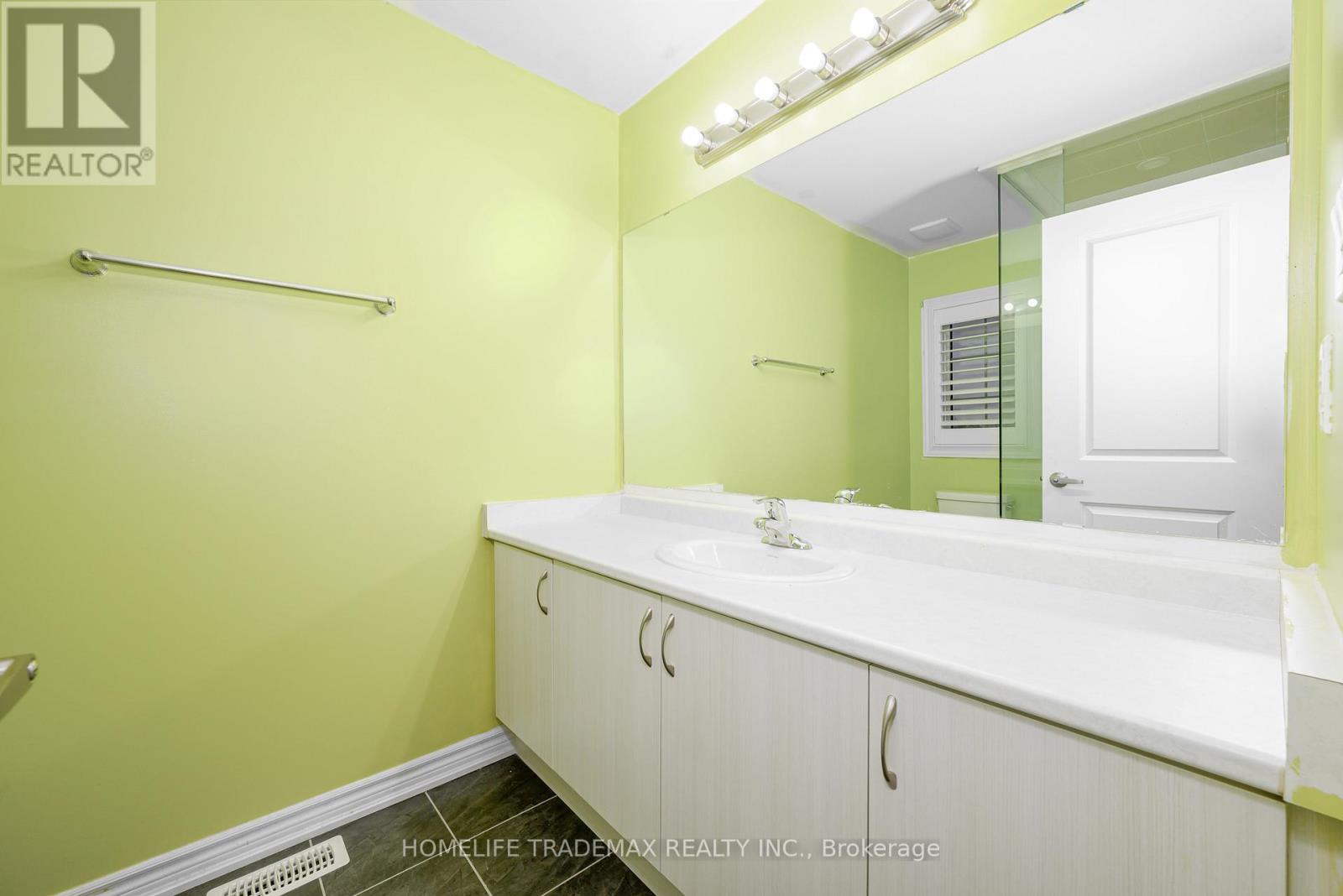 29 Hennessey Crescent, Kawartha Lakes (Lindsay), Ontario  K9V 0P3 - Photo 22 - X12537930