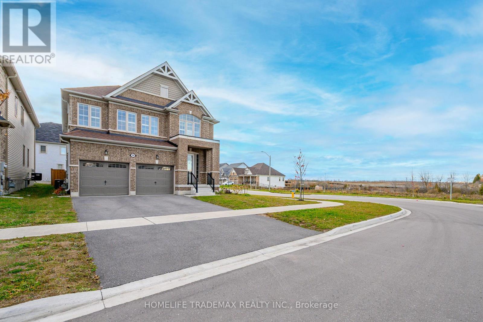 29 Hennessey Crescent, Kawartha Lakes (Lindsay), Ontario  K9V 0P3 - Photo 4 - X12537930