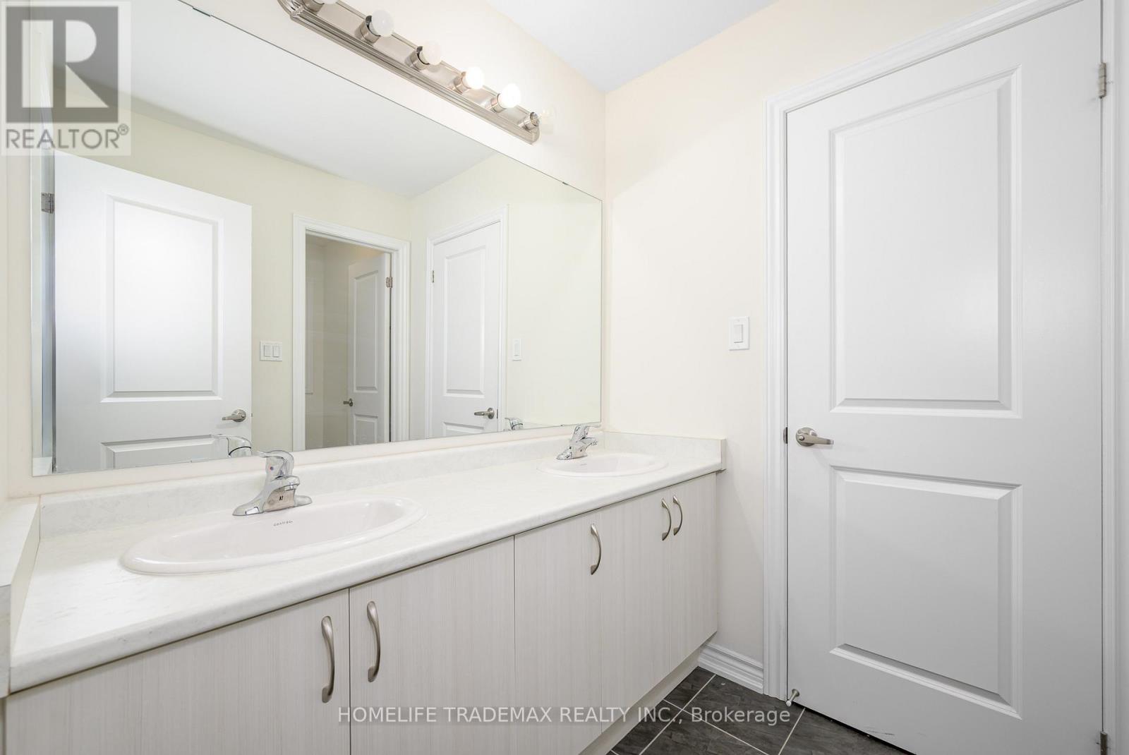 29 Hennessey Crescent, Kawartha Lakes (Lindsay), Ontario  K9V 0P3 - Photo 42 - X12537930