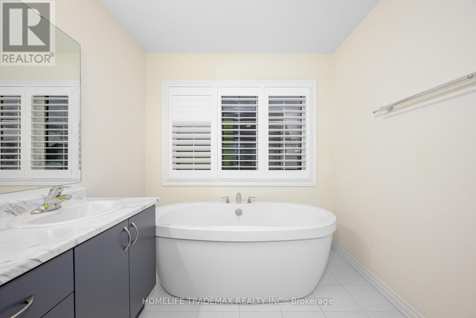 29 Hennessey Crescent, Kawartha Lakes (Lindsay), Ontario  K9V 0P3 - Photo 48 - X12537930