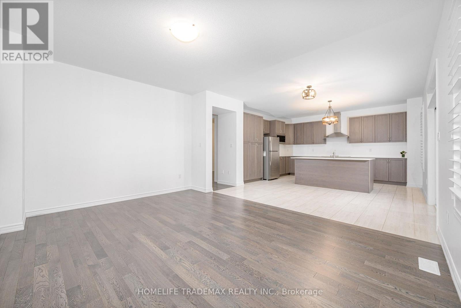 29 Hennessey Crescent, Kawartha Lakes (Lindsay), Ontario  K9V 0P3 - Photo 6 - X12537930