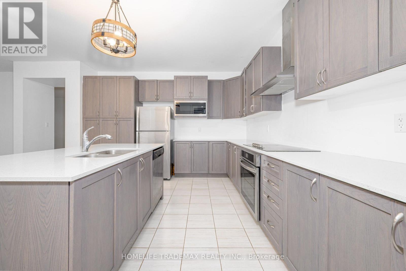 29 Hennessey Crescent, Kawartha Lakes (Lindsay), Ontario  K9V 0P3 - Photo 8 - X12537930