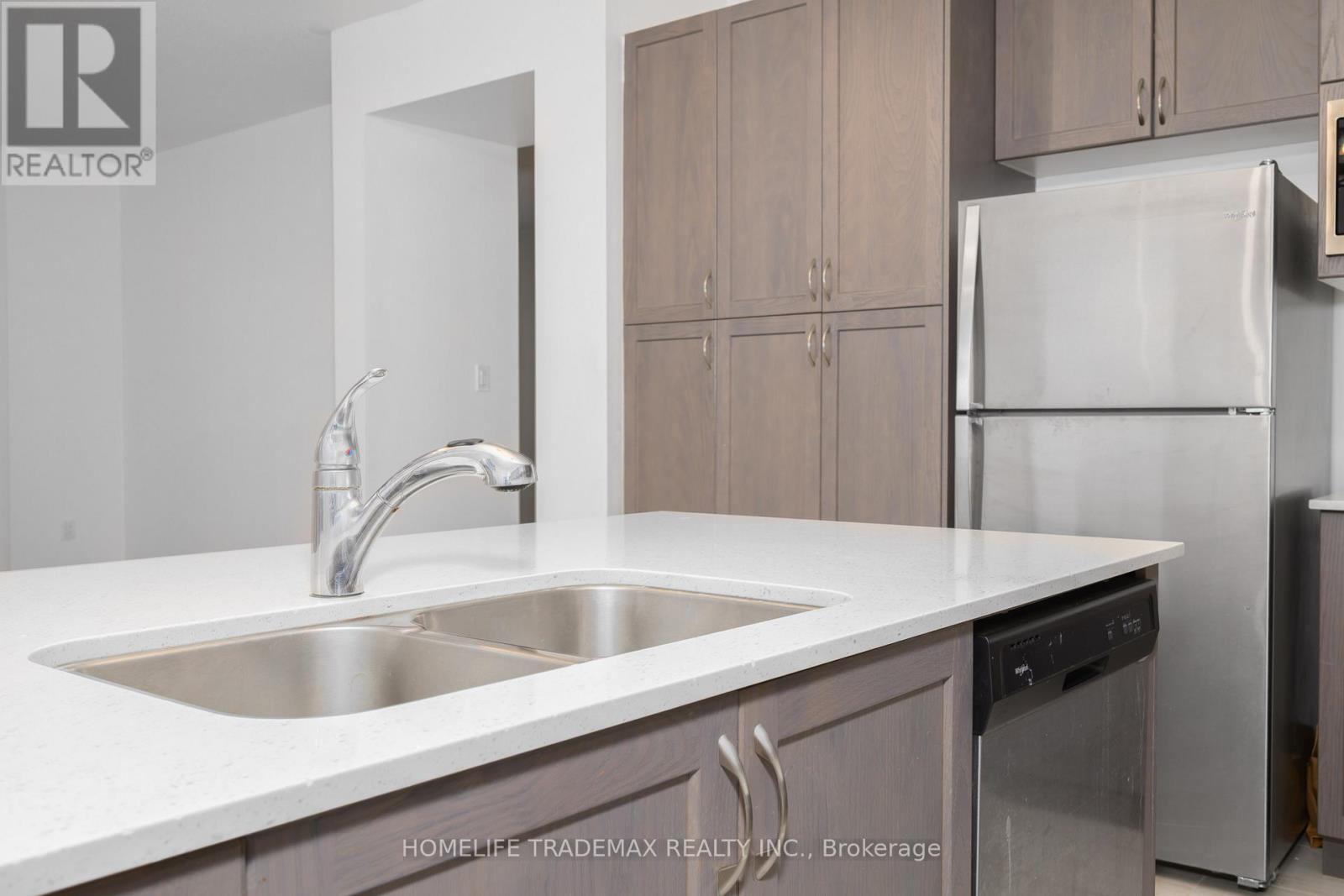 29 Hennessey Crescent, Kawartha Lakes (Lindsay), Ontario  K9V 0P3 - Photo 9 - X12537930