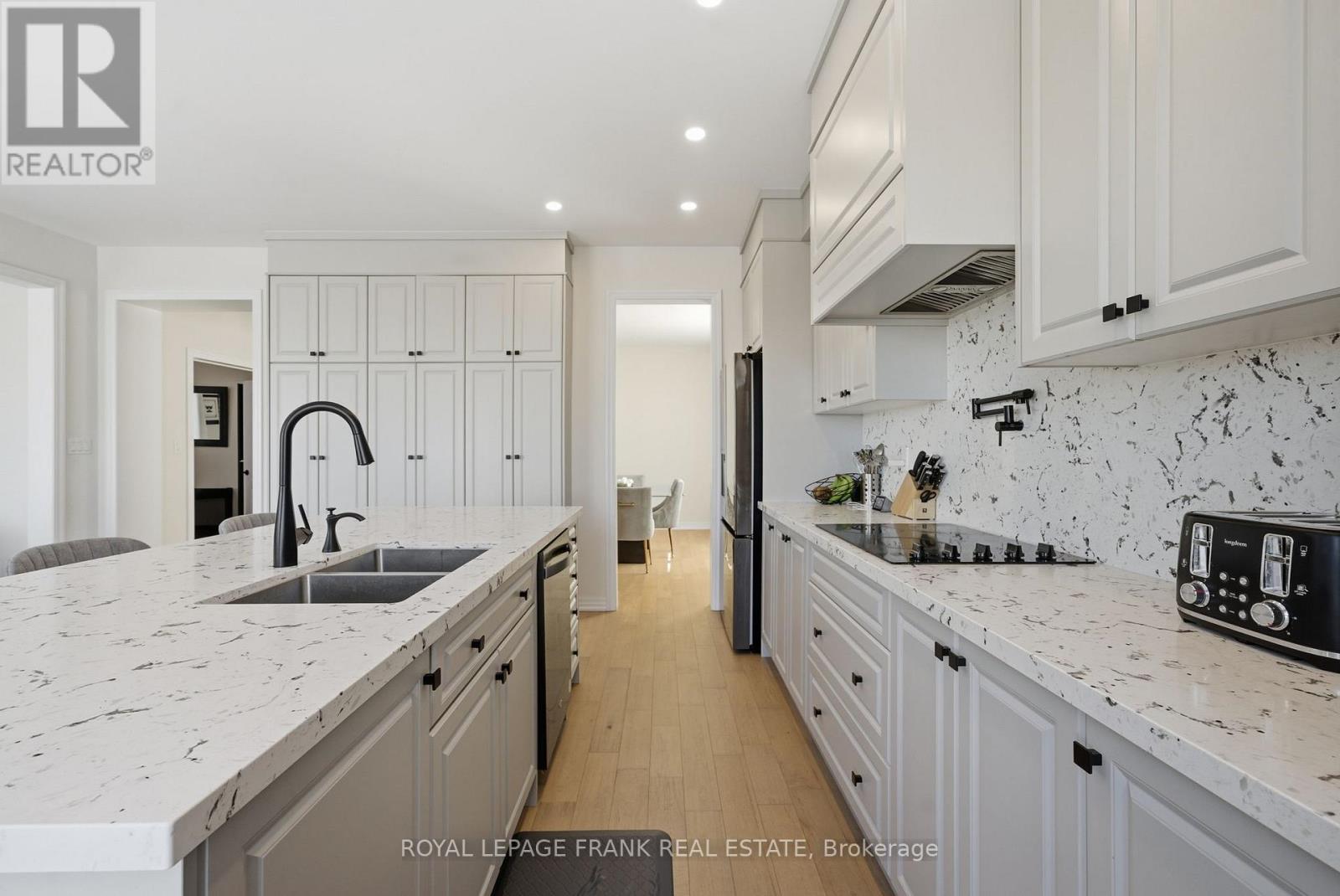 11 Fisher Road, Kawartha Lakes (Lindsay), Ontario  K9V 0P8 - Photo 24 - X12538368