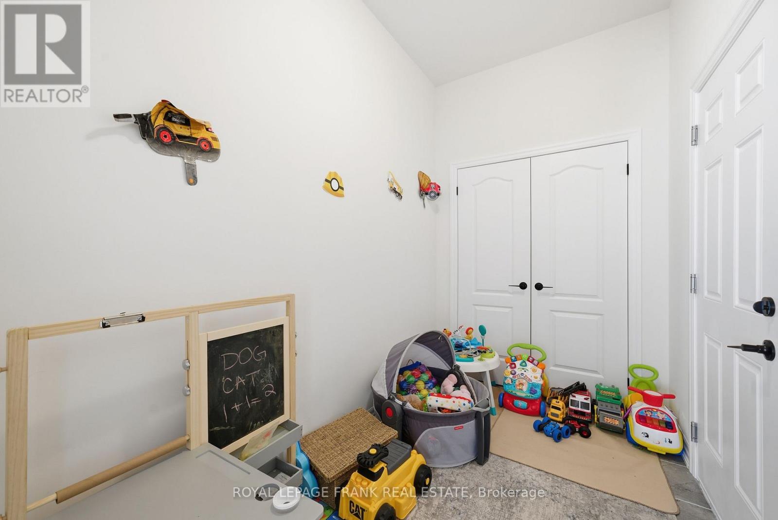 11 Fisher Road, Kawartha Lakes (Lindsay), Ontario  K9V 0P8 - Photo 25 - X12538368