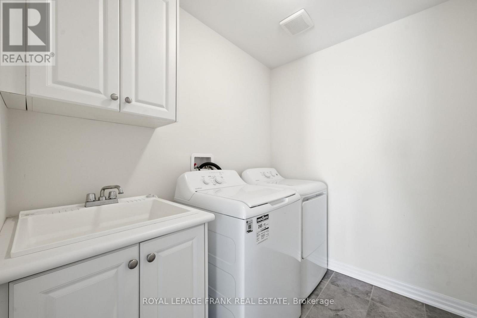 11 Fisher Road, Kawartha Lakes (Lindsay), Ontario  K9V 0P8 - Photo 36 - X12538368