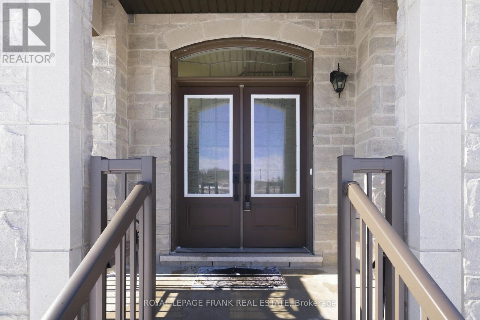 11 Fisher Road, Kawartha Lakes (Lindsay), Ontario  K9V 0P8 - Photo 4 - X12538368